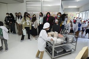 0330_resize★給食２.jpg